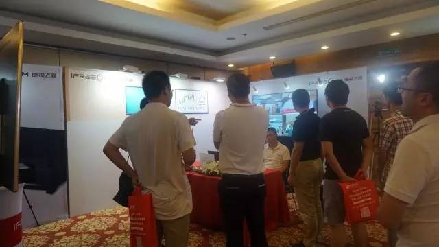 本地?cái)U(kuò)聲會(huì)議展示