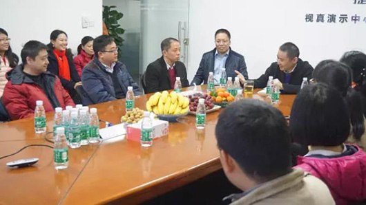 董事長(zhǎng)與家長(zhǎng)的見(jiàn)面會(huì)